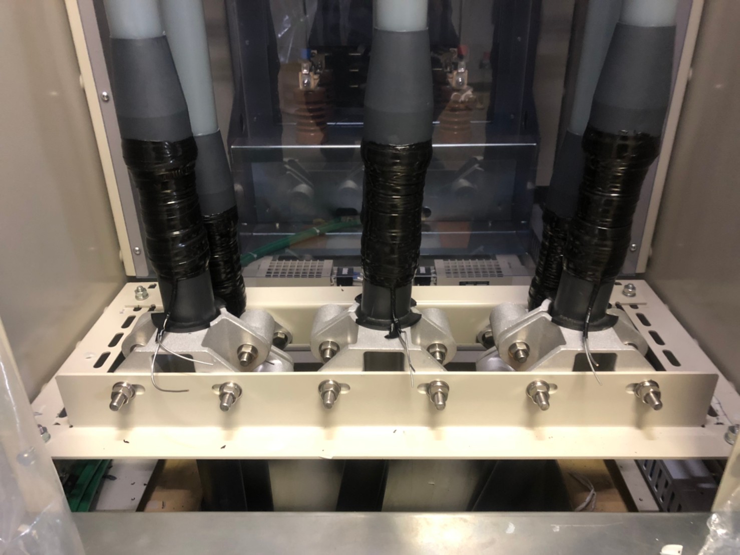 高圧ケーブル端末処理 株式会社松岡電機：富山県内の電気・制御盤作成、改修・電気通信工事なら